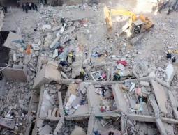 ارتفاع ضحايا انهيار عقار بشرق القاهرة إلى 7 قتلى و25 مصابا