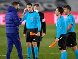 بيكيه والحكم مانزانو