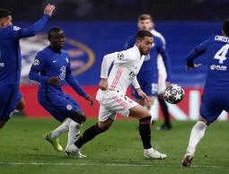 هازارد في المنتصف