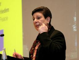 حنان عشراوي: مؤسسة الرئاسة الفلسطينية لا تسمع ولا تقبل النقد