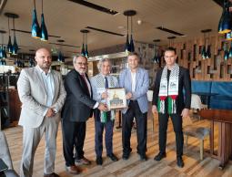 رئيس دائرة الإنتاج الفني بحماس يلتقي قادة وصناع الدراما في تركيا