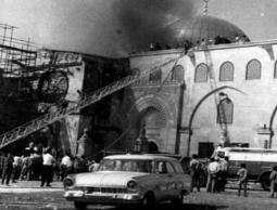 52 عاماً على نيران الأقصى التي تزداد اشتعالاً