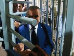 انهيار أمني واقتصادي في الخليل واشتيه يبحث حلولاً ترقيعية