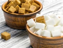 السكر الأبيض والسكر البني