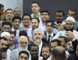 خالد مشعل خلال أمسية شبابية حضرها نخبة شبابية من 40 دولة إسلامية