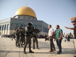 الاحتلال يُخلي الأقصى لتسهيل طوفان الاقتحامات