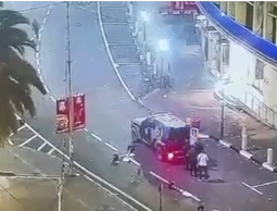 اجهزة السلطة خلال إطلاق النار على المتظاهرين