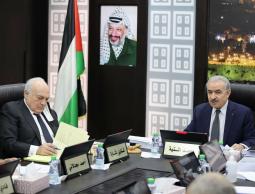 محمد اشتية رئيس حكومة رام الله ووزير ماليته شكري بشارة