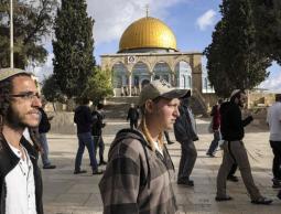 مستوطنون يقتحمون الأقصى