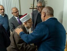 الشيخ عكرمة صبري خلال الزيارات