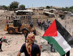 الخان الاحمر