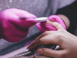 جلسة عناية بالأظافر تتحول إلى كارثة قاتلة !