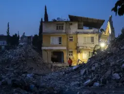 أثار الزلزال