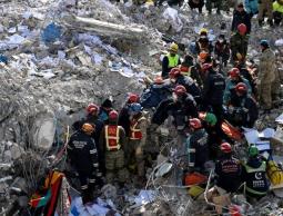 أثار الزلزال