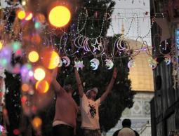 بالصور.. المسجد الأقصى يتزين استعدادًا لشهر رمضان 2023