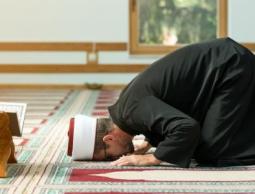 ما هو الاعتكاف في رمضان.. الاعتكاف في العشر الأواخر.. كم مدة الاعتكاف؟