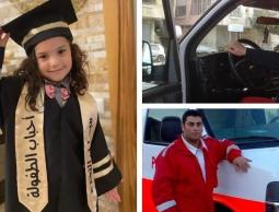 صورة للطفلة هند والمسعفيين اللذان احولا إنقاذها