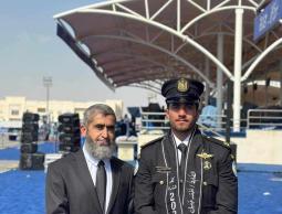 الشهيد أحمد نصر الله  ووالده الشهيد في حفل تخرجه من كلية الشرطة في قطر