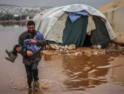 موقع طقس فلسطين: منخفض جوي يؤثر على المنطقة يوم الغد لعدة ساعات.
