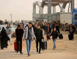 طلاب غزة العالقون يناشدون مصر لإنهاء قيود السفر واستكمال دراستهم الجامعية