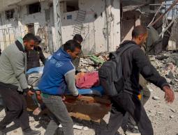 لاحتلال يمنع المؤسسات الدولية من العمل ويواصل اختراق اتفاق وقف إطلاق النار