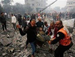 الإعلام الحكومي: 1,402 شهيدًا من الطواقم الطبية قتلهم الاحتلال الإسرائيلي في قطاع غزة