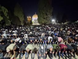 130 ألف مصل يؤدون صلاة العشاء والتراويح في المسجد الأقصى