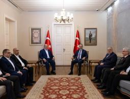 وفد من حركة حماس يلتقي وزير الخارجية التركي في أنقرة