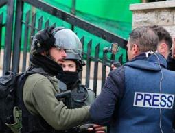 منتدى الإعلاميين الفلسطينيين يدين احتجاز الاحتلال لصحفيين في جنين