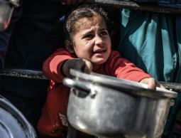 المكتب الإعلامي الحكومي: استمرار إغلاق معابر غزة جريمة حرب تهدد حياة المدنيين