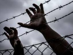 رمضان يمر ثقيلًا على الأسرى في سجون الاحتلال (الإسرائيلي)