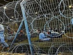 الاحتلال يفرج عن 12 أسيرًا فلسطينيًا بينهم سيدتان عبر حاجز كوسوفيم