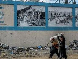 المرصد الأورومتوسطي: استهداف مركز (أونروا) في جباليا جريمة إبادة جماعية