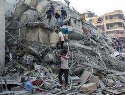 9 شهداء وعدد من الجرحى في قصف إسرائيلي استهدف سوق جباليا شمال قطاع غزة