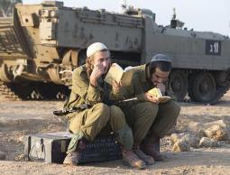 ( إسرائيل )  في عين العاصفة .. جيش مهزوز، وحكومة على حافة الانهيار