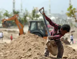 الاحتلال يشن غارات جوية مكثفة تستهدف المعدات الثقيلة في قطاع غزة