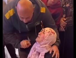 الأم في وداع أبناءها الثلاثة