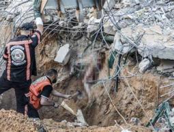 الدفاع المدني في غزة: مئات العالقين تحت الأنقاض في شمال القطاع