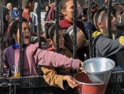 غزة على شفير الهاوية.. أطفال يموتون جوعًا ومرضًا