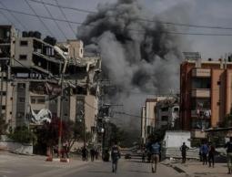 حريق في مستودع أدوية بمستشفى العودة شمال غزة جراء استهداف إسرائيلي