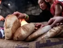 عصابات اللصوص تنهش خبز الجياع في غزة