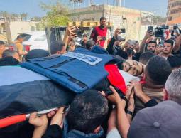 تشييع الصحفي الشهيد حسن إصليح في خانيونس وسط مشاعر حزن وغضب