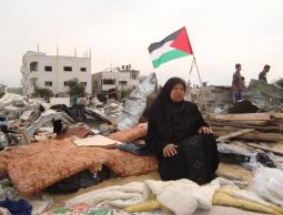 سفير السلطة في الكويت يسحب شكوى ضد كاتب كويتي أثار غضباً بمقال مسيء عن نساء غزة