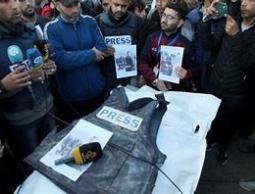 استشهاد الصحافي حسن سمور وعدد من أفراد عائلته