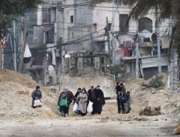 تهجير الأهالي من مخيم نور شمس