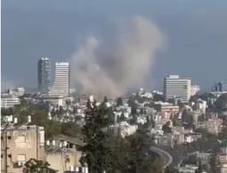 إيران ترد على ضربة مفاعلها النووي بـ40 صاروخًا على (إسرائيل)