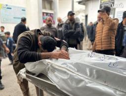 8 شهداء وعدد كبير من المصابين في غارة إسرائيلية على منزل بدير البلح وسط غزة