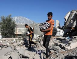 طلبة الثانوية العامة يذهبون إلى الامتحانات وطلبة غزة إلى القبور