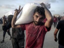 المكتب الإعلامي الحكومي: 549 شهيداً و4,066 مصاباً في شهر بسبب مصائد الموت