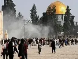 الاحتلال يغلق المسجد الأقصى لليوم الثالث ويمنع المصلين من الوصول إليه